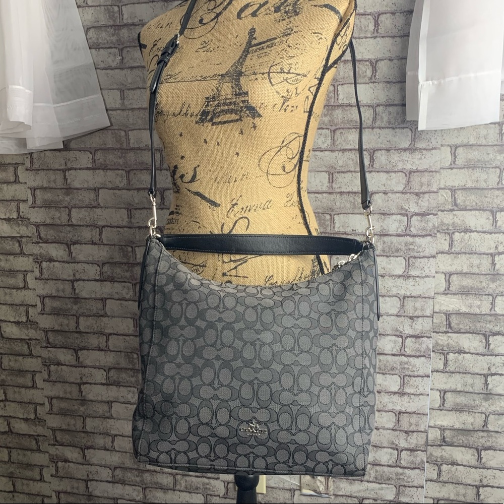❌SOLD❌Coach canvas and leather purse - Picture 4 of 15
